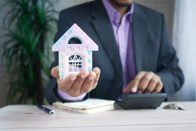 Should You Be A Trade Line Broker